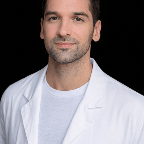Dr. Urban Slokar, specialist ortopedije v M Clinic v Ljubljani.