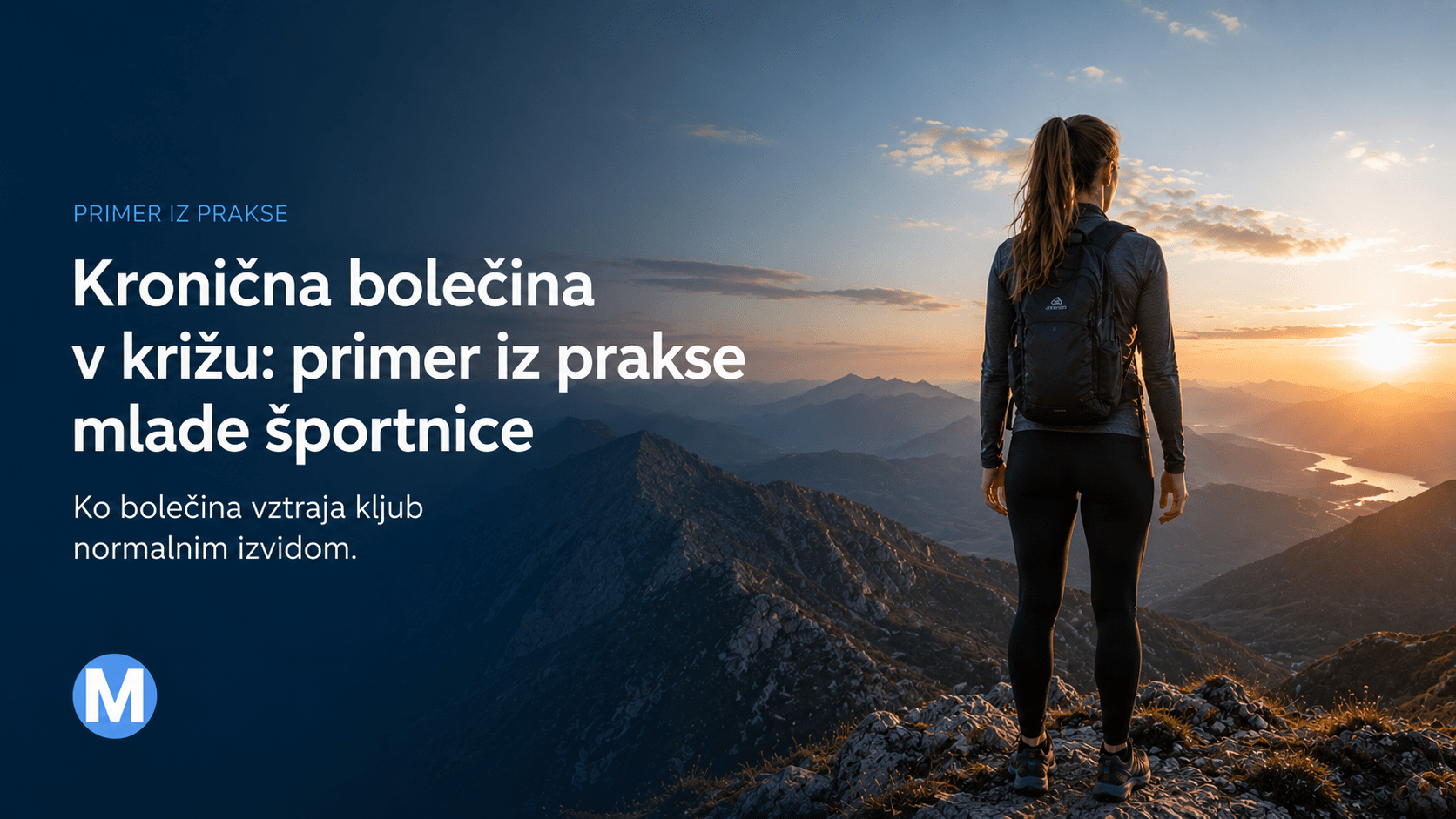 Mlada športnica na vrhu gore ob sončnem vzhodu – primer iz prakse kronične bolečine v križu.